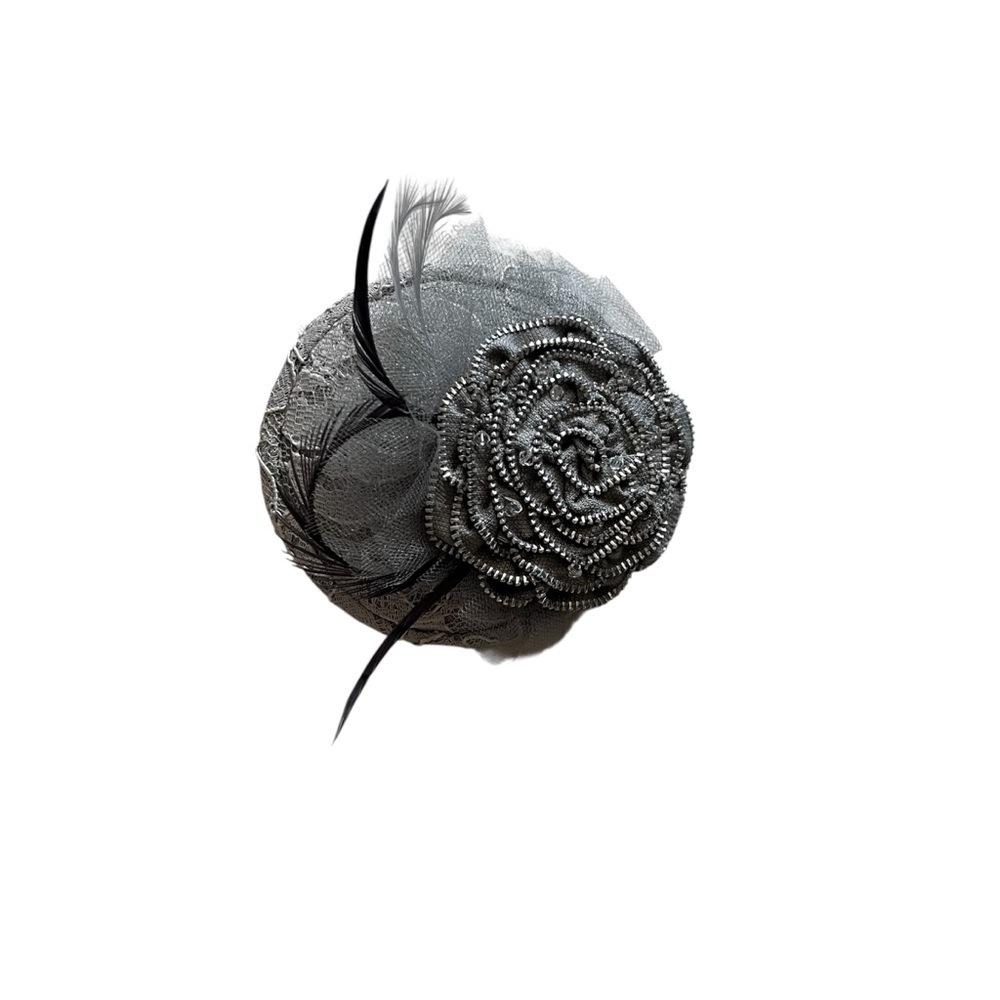 MILLINERY GRAY SILVER LACE FASCINATOR